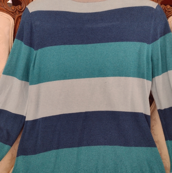 The Limited Sweater in Blue Tones - Picture 7 of 9